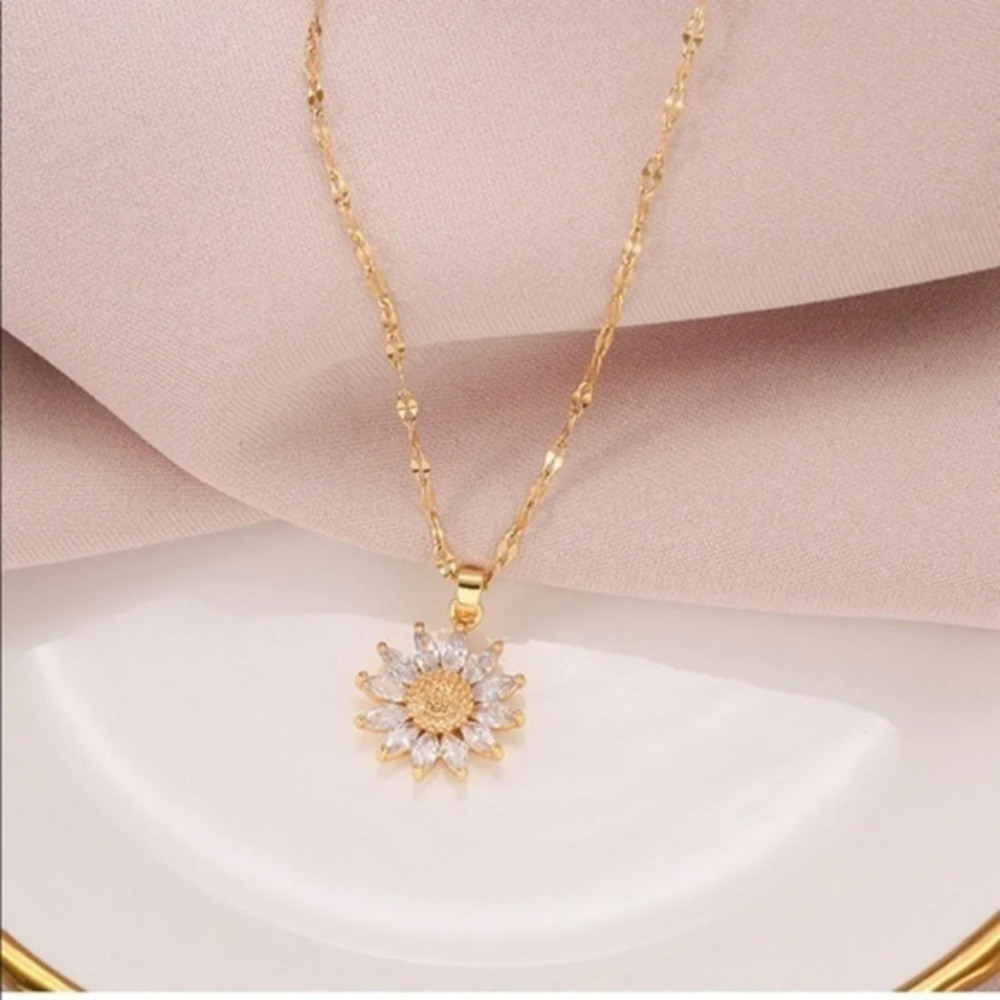 Sunflower CZ Pendant Necklace 18K Gold Plated Daisy Floral NWT